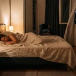Dormir avec un ventilateur allumé toute la nuit : dangereux ou utile ?